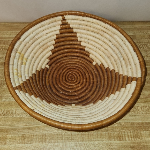 Vintage HandWoven 12” Decorative Bowl Basket Maua Design - Picture 3 of 10